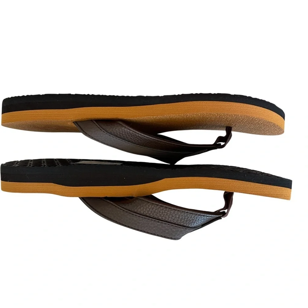 Kuailu Men's Brown and Tan Sandals Flip Flops Summer Vacation Coastal Resortwear